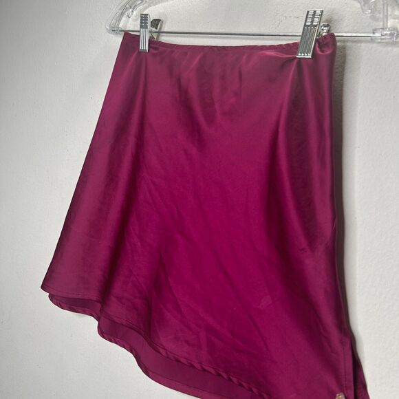 Magenta Satin Side-Zip Flowy Mini Skirt with Side Slit S - Picture 5 of 8